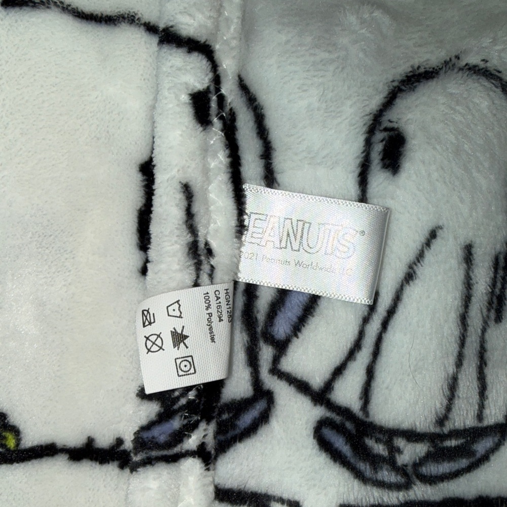 Hallmark Halloween Peanuts Plush Throw Blanket - Picture 2 of 3